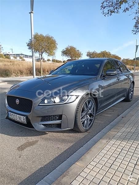 Usado Jaguar XF R-Sport 180 CV (132 kW) 2016 Gris / plata Berlina