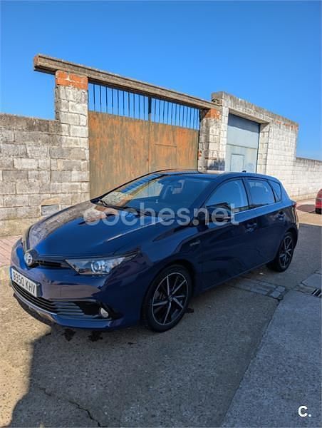 Usado Toyota Auris Hybrid Edition 136 CV (100 kW) 2018 Azul Berlina
