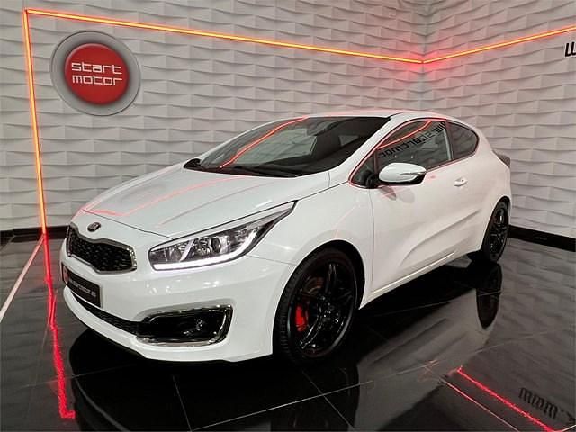 Używany Kia Ceed 130 KM (95 kW) 2016 Biały Hatchback