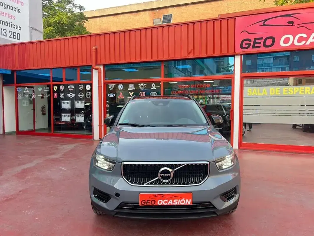 Usado Volvo XC40 Momentum 163 CV (119 kW) 2021 Gris SUV