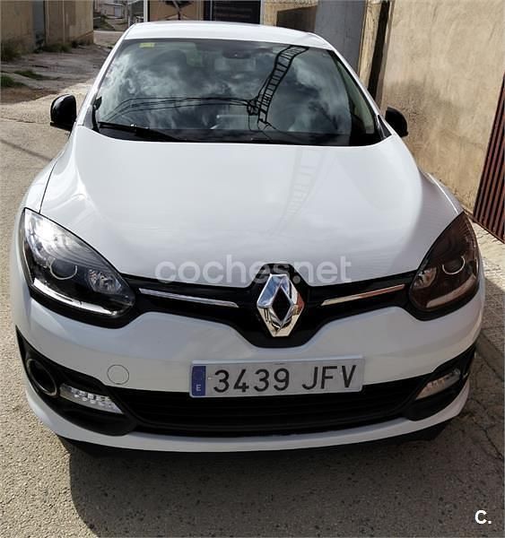 Blanco Usado 2015 Renault Mégane III LIMITED Berlina | 9990 € (Un poco caro) - Imagen 1/4