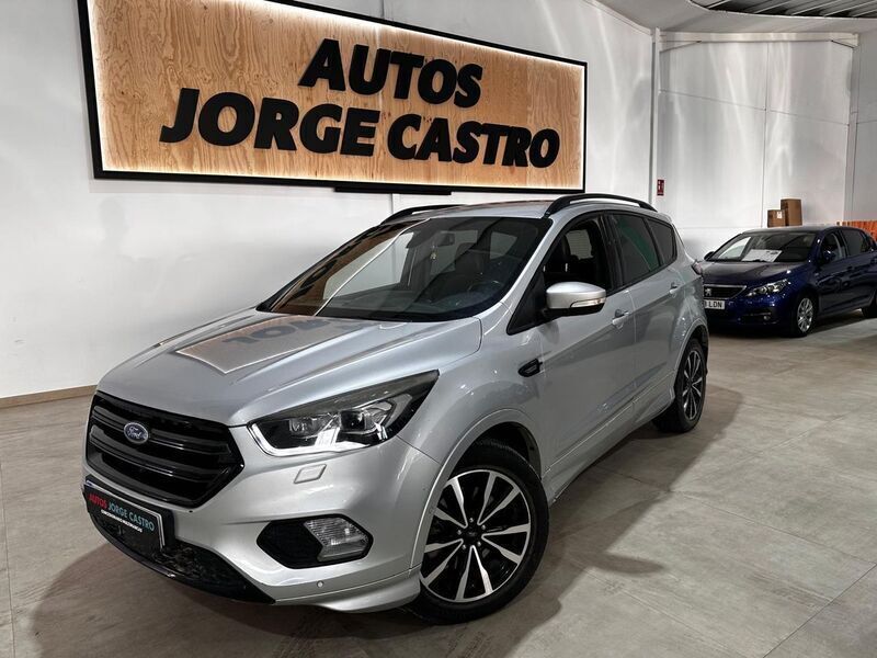 Gris Usado 2019 Ford Kuga ST-Line SUV | 16.000 € (Un poco caro) - Imagen 1/4