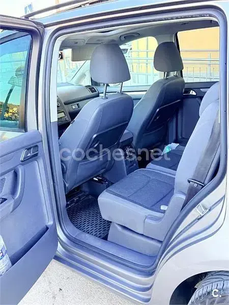 Usado VW Touran Advance 140 CV (102 kW) 2011 Gris / plata Monovolumen