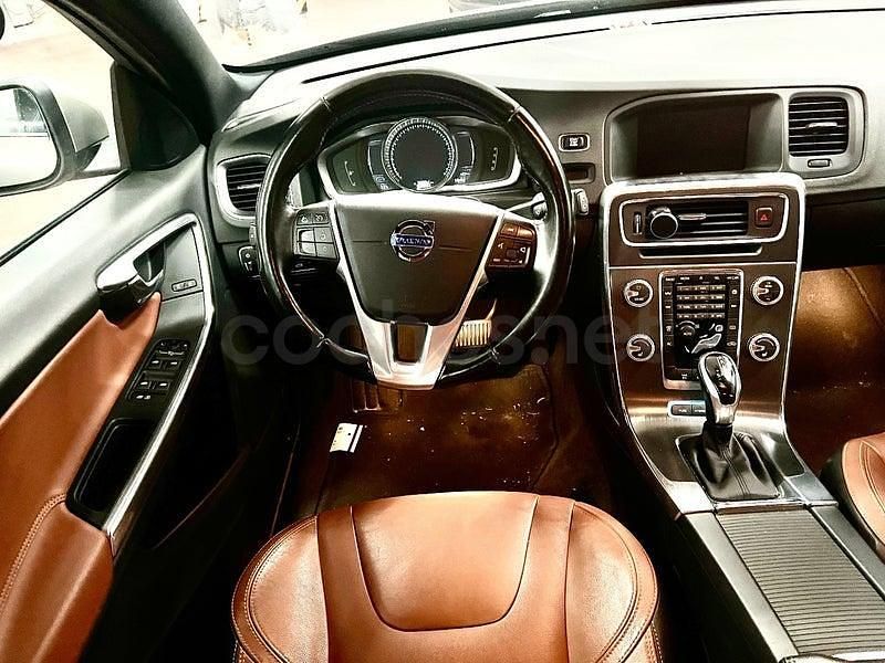 Käytetty Volvo V60 285 HP (209 kW) 2015 Harmaa Farmari