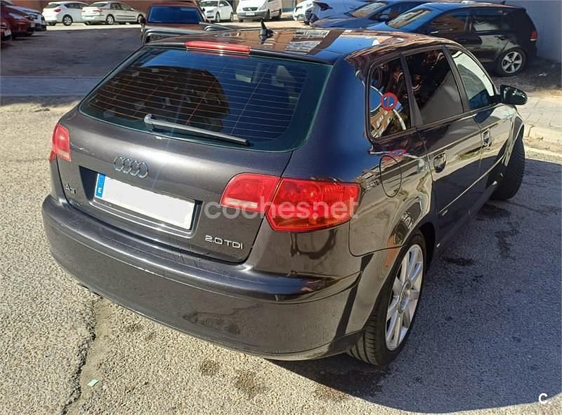 Usado Audi A3 Ambiente 140 CV (102 kW) 2006 Gris / plata Utilitario