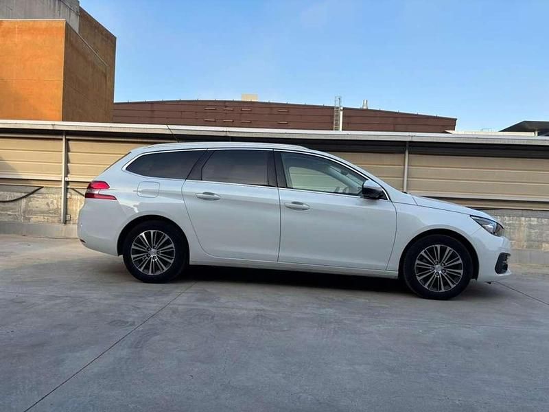 Usado Peugeot 308 Allure 131 CV (96 kW) 2017 Blanco Familiar