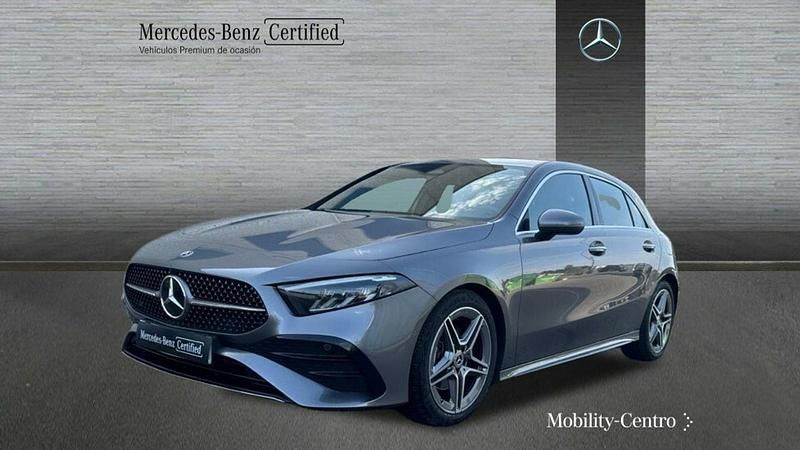 Gris montaña Usado 2024 Mercedes A180 AMG line Utilitario | 33.600 € (Un poco caro) - Imagen 1/4