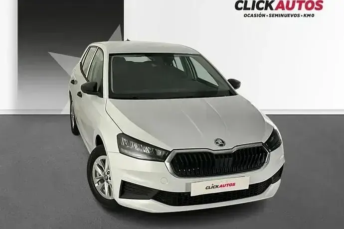 Usado Skoda Fabia Essence 80 CV (58 kW) 2025 Plata Utilitario