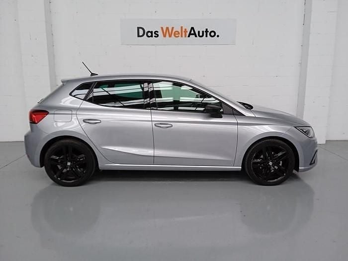 Usado Seat Ibiza FR 110 CV (80 kW) 2023 Gris plata Utilitario