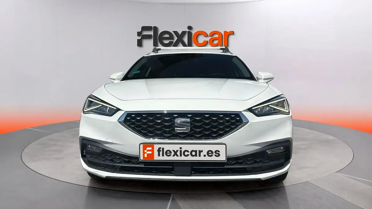 Usado Seat Leon XCELLENCE 150 CV (110 kW) 2021 Blanco Familiar