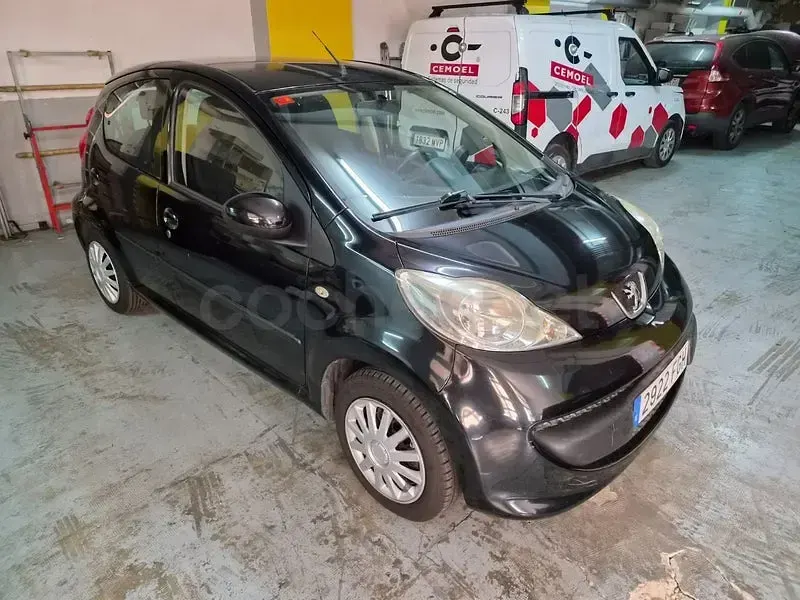 Usado Peugeot 107 68 CV (50 kW) 2006 Negro Utilitario