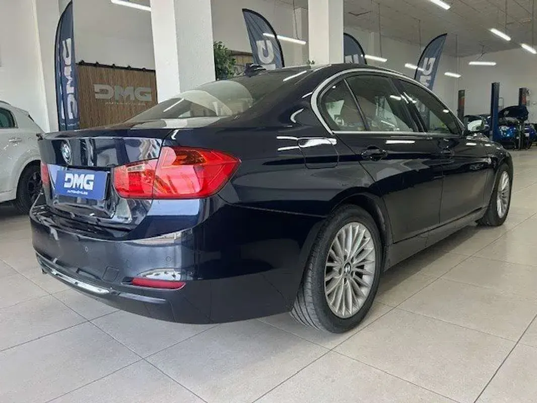 Usado BMW 318 143 CV (105 kW) 2014 Azul Berlina