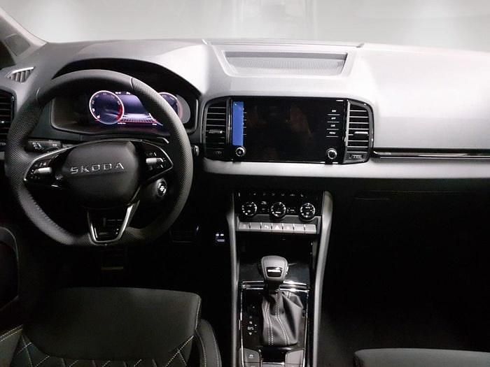 Usado Skoda Karoq SportLine 150 CV (110 kW) 2025 Blanco SUV