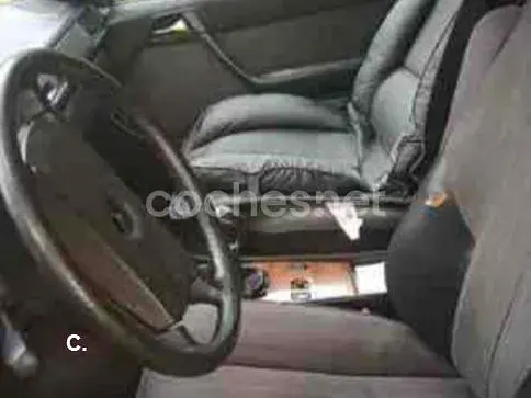 Usado Mercedes E300 231 CV (169 kW) 1991 Beige Berlina
