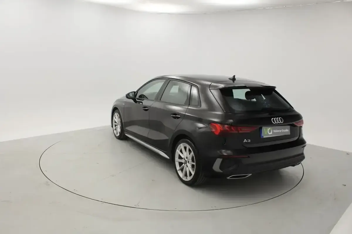 Usado Audi A3 150 HP (110 kW) 2023 Preto Sedan