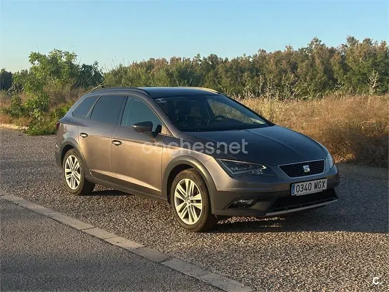 Usado Seat Leon 4Drive 184 CV (135 kW) 2016 Gris / plata Familiar
