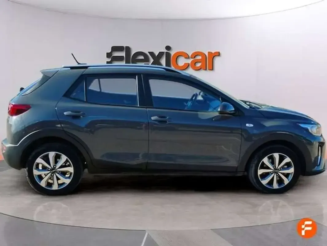 Usado Kia Stonic 101 CV (74 kW) 2021 Gris SUV