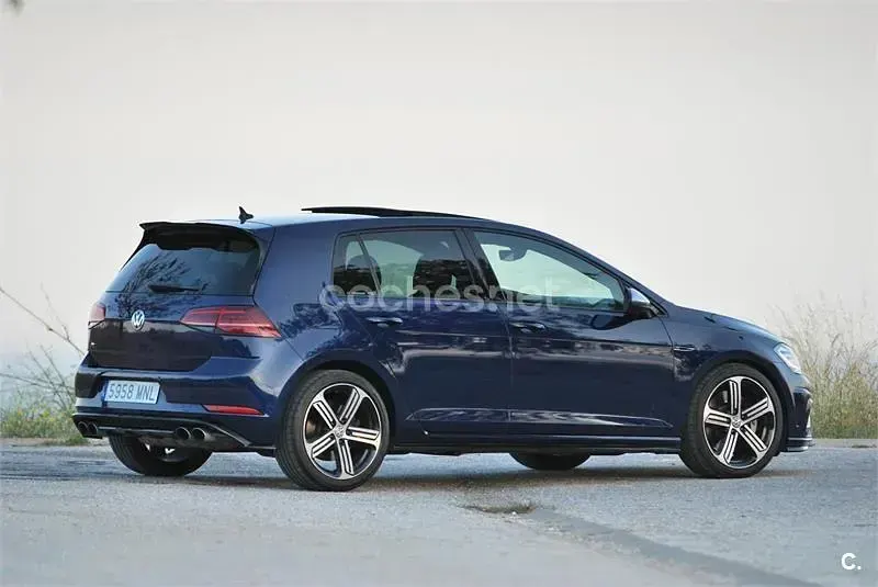 Usado VW Golf VII R 310 CV (228 kW) 2017 Azul Berlina