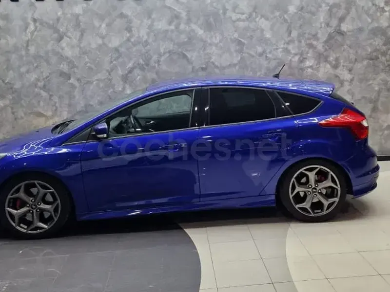 Usado Ford Focus ST 250 CV (183 kW) 2013 Azul Berlina