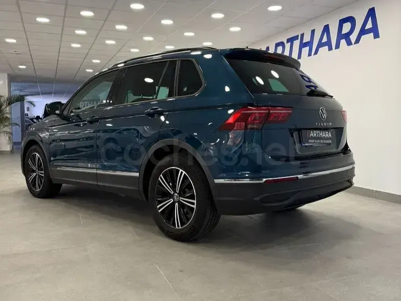 Usado VW Tiguan Life 150 CV (110 kW) 2021 Azul SUV