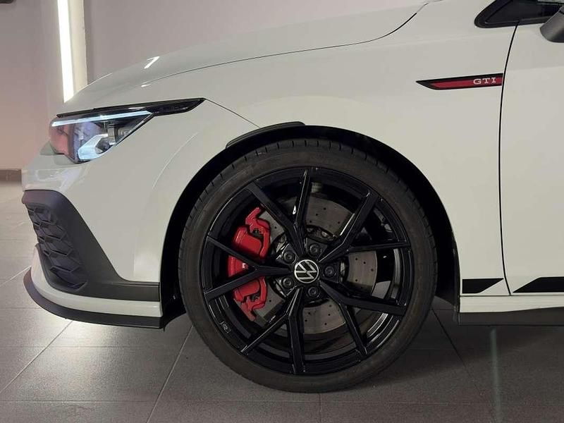 Usado VW Golf VIII GTI 300 CV (220 kW) 2023 Blanco Utilitario