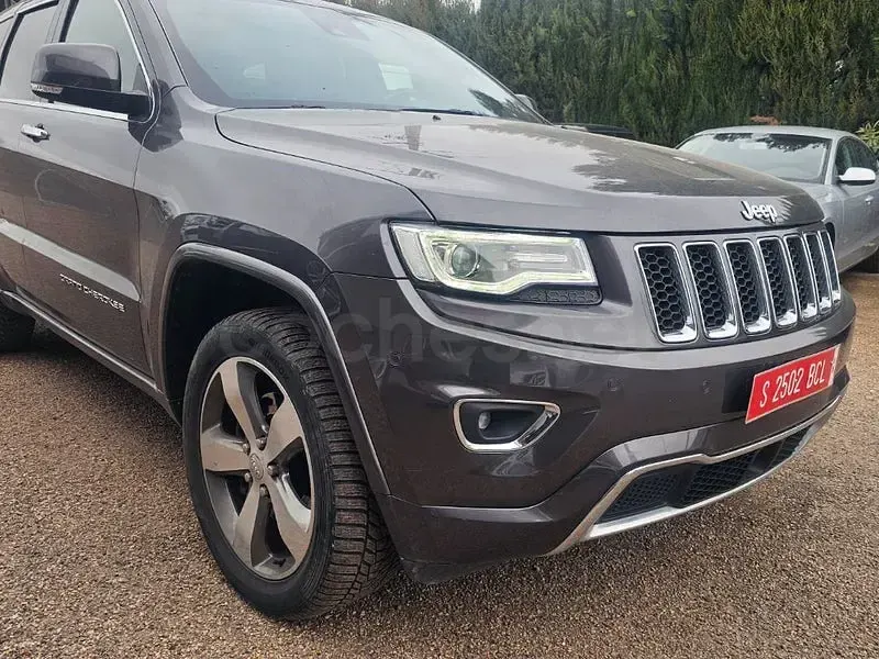 Usado Jeep Grand Cherokee Overland 250 CV (183 kW) 2016 Gris / plata SUV