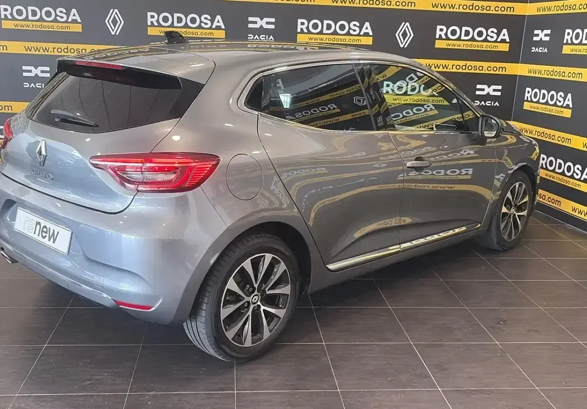 Begagnad Renault Clio V Techno 90 HK (66 kW) 2023 Grå Sedan