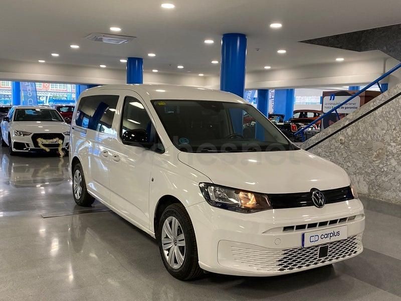 Usado VW Caddy 122 CV (89 kW) 2023 Blanco candy sólido Monovolumen