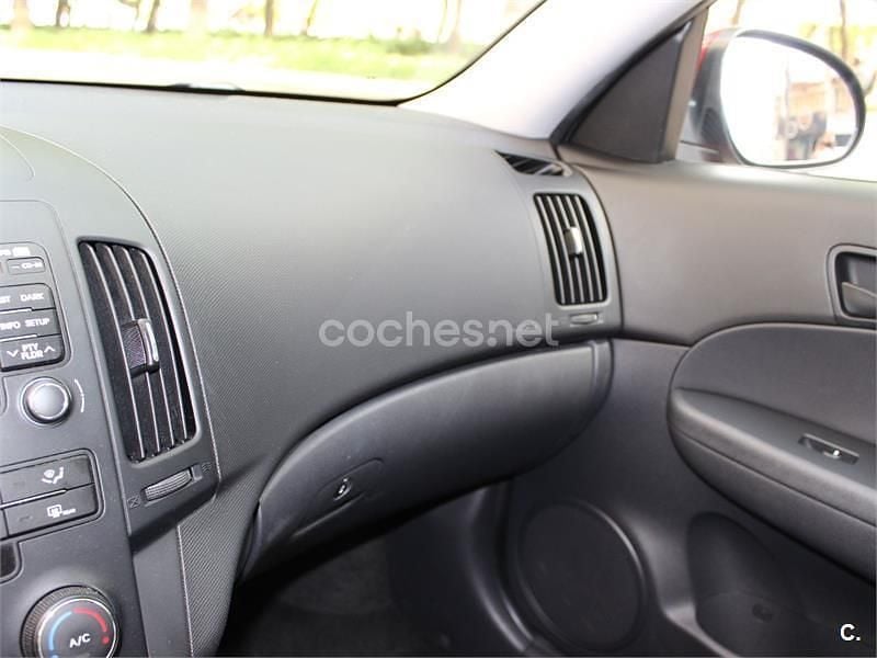 Brugt Hyundai i30 Classic 109 HK (80 kW) 2011 Rød Sedan