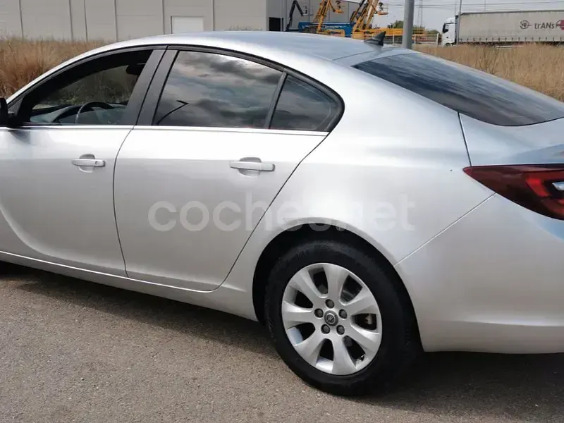 Usado Opel Insignia Excellence 140 CV (102 kW) 2015 Gris / plata Berlina