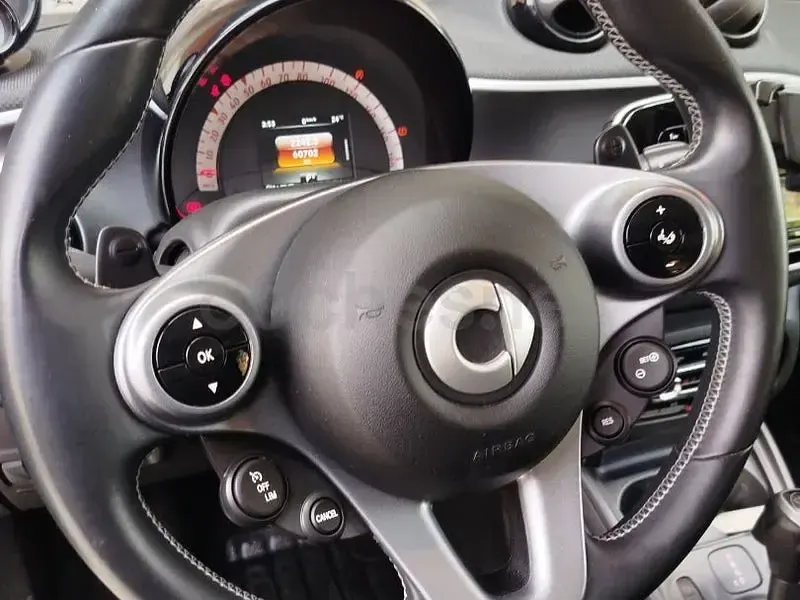 Usado Smart ForFour Passion 90 CV (66 kW) 2016 Azul Utilitario