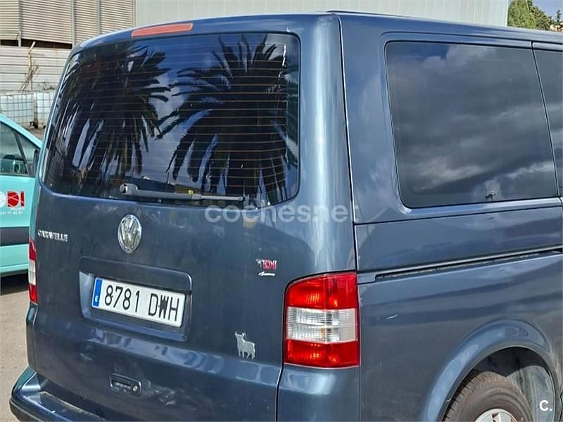 Usado VW Caravelle 130 CV (95 kW) 2007 Gris / plata Monovolumen