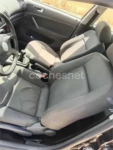 Usado VW Passat Advance 105 CV (77 kW) 2005 Negro Berlina