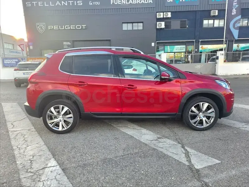 Usado Peugeot 2008 Allure 120 CV (88 kW) 2018 Granate SUV