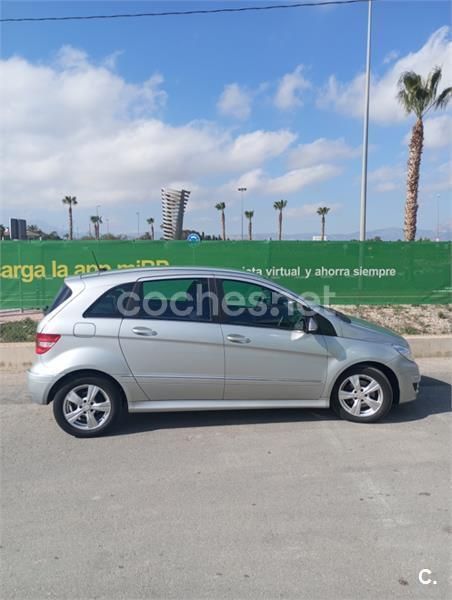 Gris / plata Usado 2011 Mercedes B180 Monovolumen | 7990 € (Precio justo) - Imagen 1/4