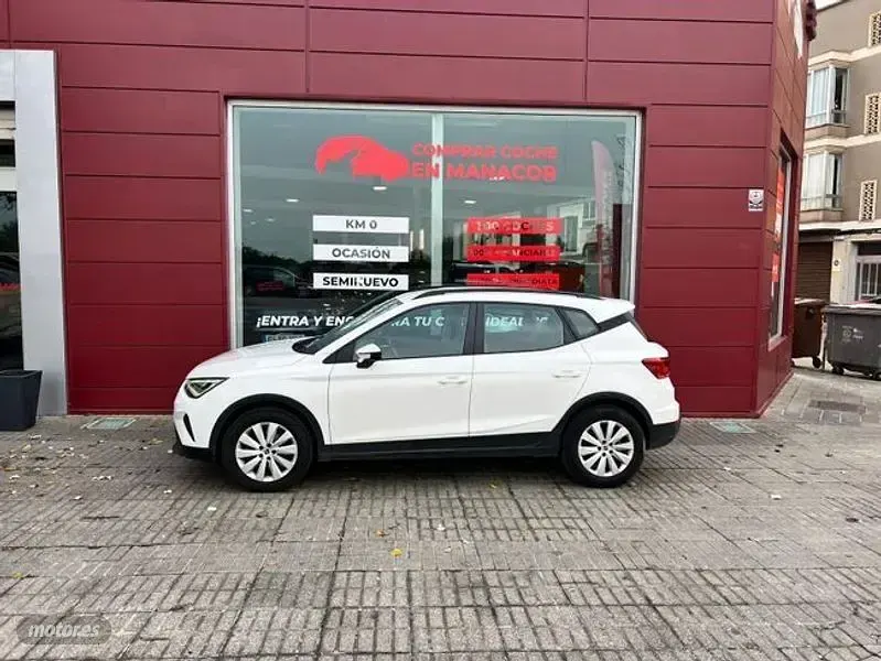 Usado Seat Arona Style 110 CV (80 kW) 2023 Blanco SUV