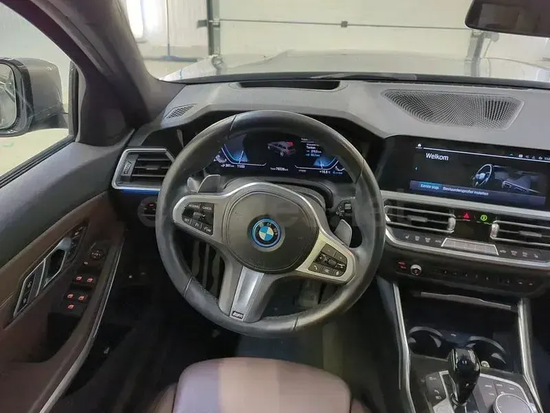 Usado BMW 330e Shadowline 292 CV (214 kW) 2022 Gris / plata Familiar