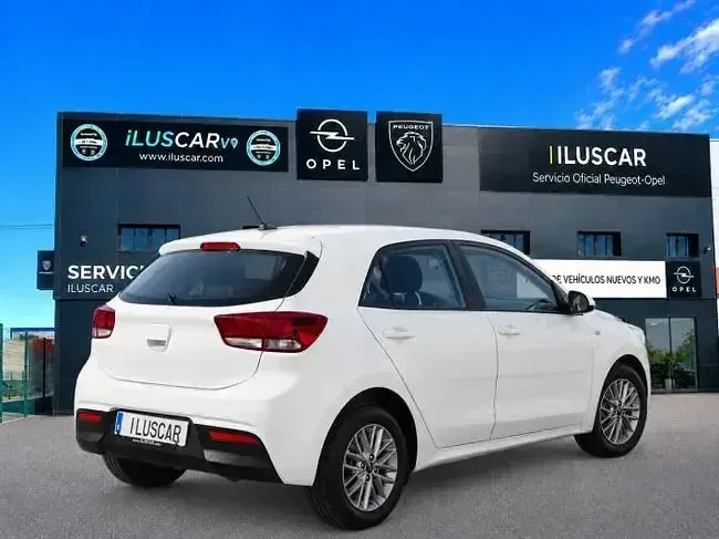 Usado Kia Rio 101 CV (74 kW) 2022 Blanco Berlina