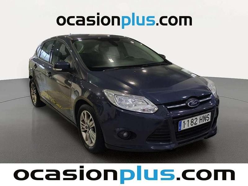 Usado Ford Focus Trend 101 CV (74 kW) 2013 Gris Utilitario