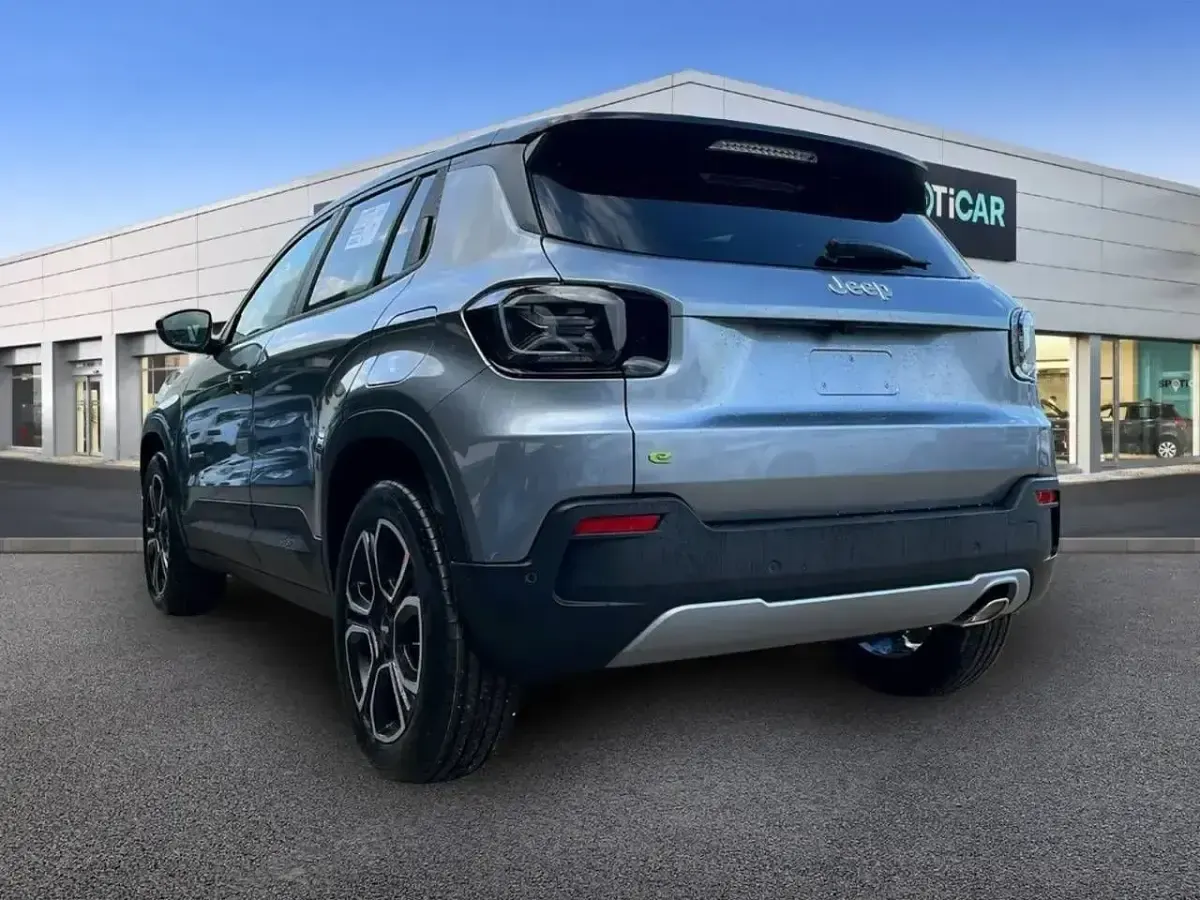 Begagnad Jeep Avenger Summit 100 HK (73 kW) 2024 Grå SUV