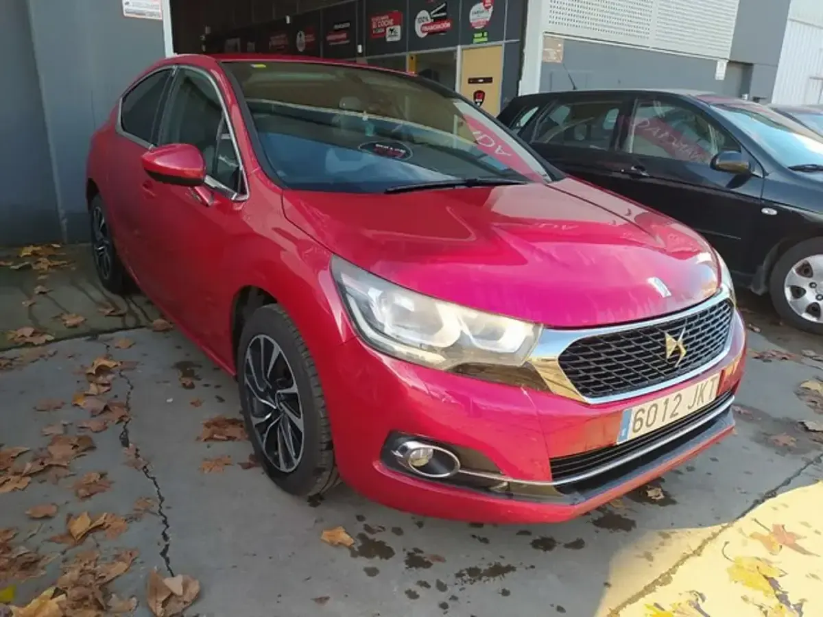 Usado DS Automobiles DS4 Style 120 CV (88 kW) 2016 Rojo Berlina