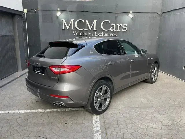 Usado Maserati Levante 350 CV (257 kW) 2019 Amarillo SUV