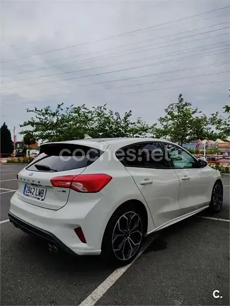 Usado Ford Focus ST-Line 125 CV (91 kW) 2021 Blanco Berlina