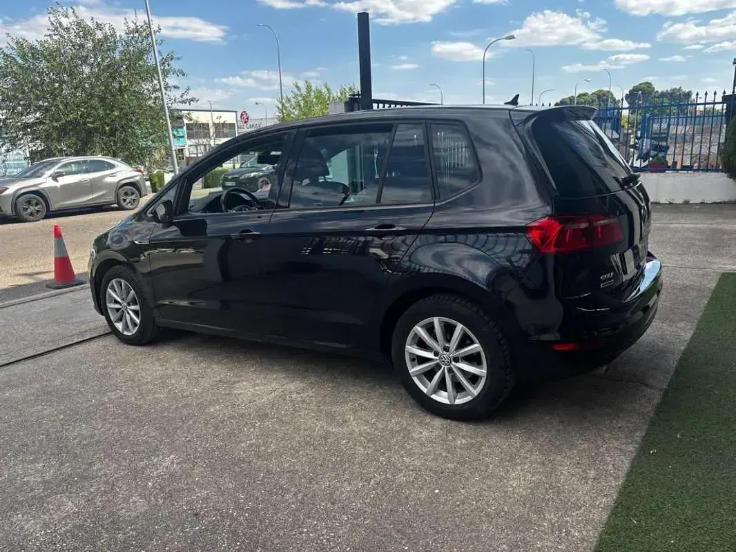 Usado VW Golf Sportsvan 110 CV (80 kW) 2015 Negro Monovolumen