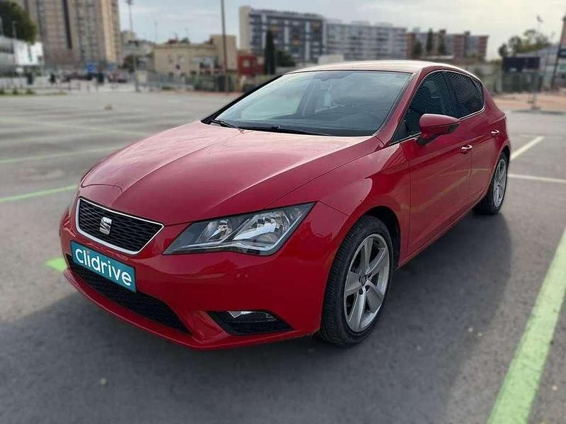Usado Seat Leon Style 105 CV (77 kW) 2016 Rojo Utilitario