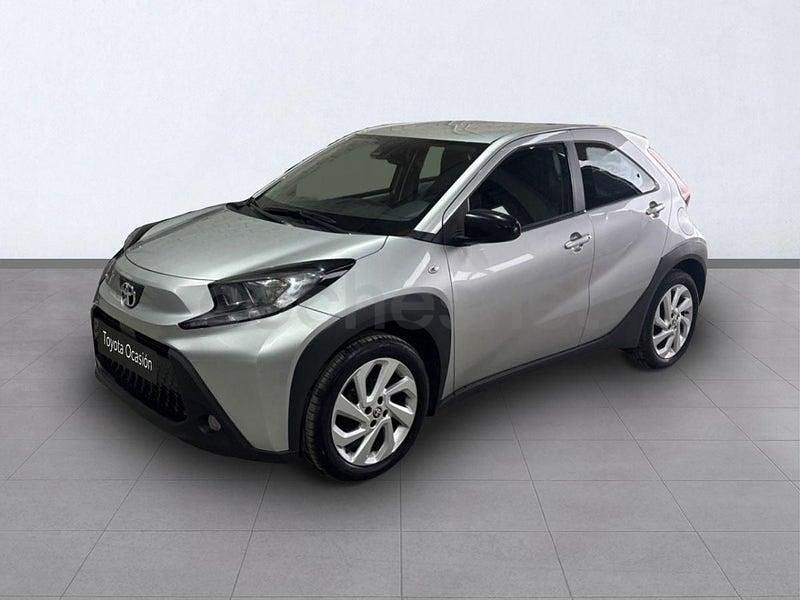 Usado Toyota Aygo X Play 72 CV (52 kW) 2024 Gris / plata SUV