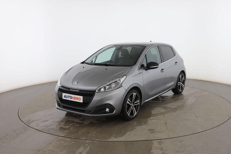 Usado Peugeot 208 GT-line 110 CV (80 kW) 2019 Gris Utilitario