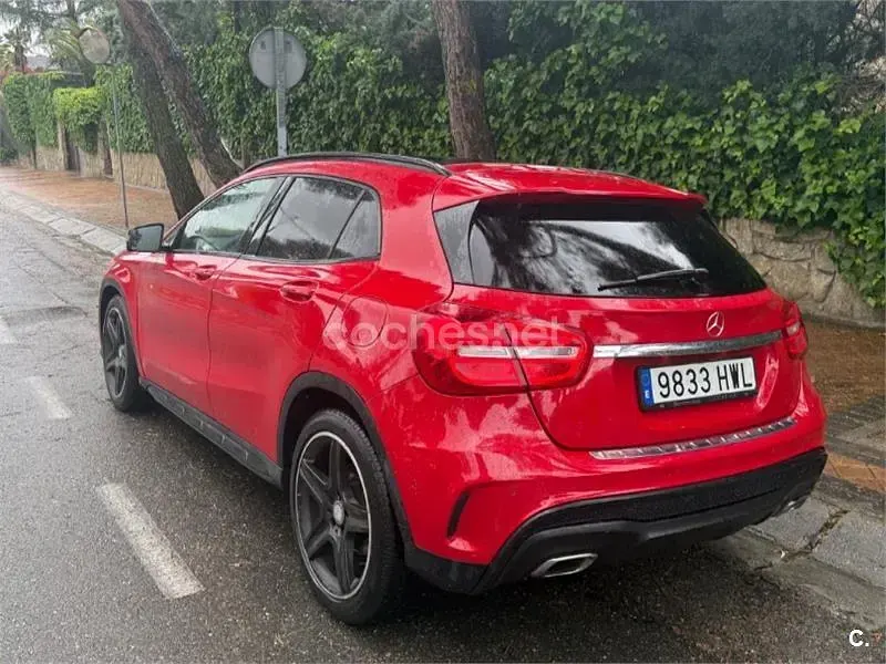 Begagnad Mercedes GLA200 AMG line 136 HK (100 kW) 2014 Röd SUV