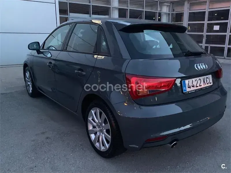 Usado Audi A1 Sportback Attraction 95 CV (69 kW) 2016 Gris / plata Utilitario