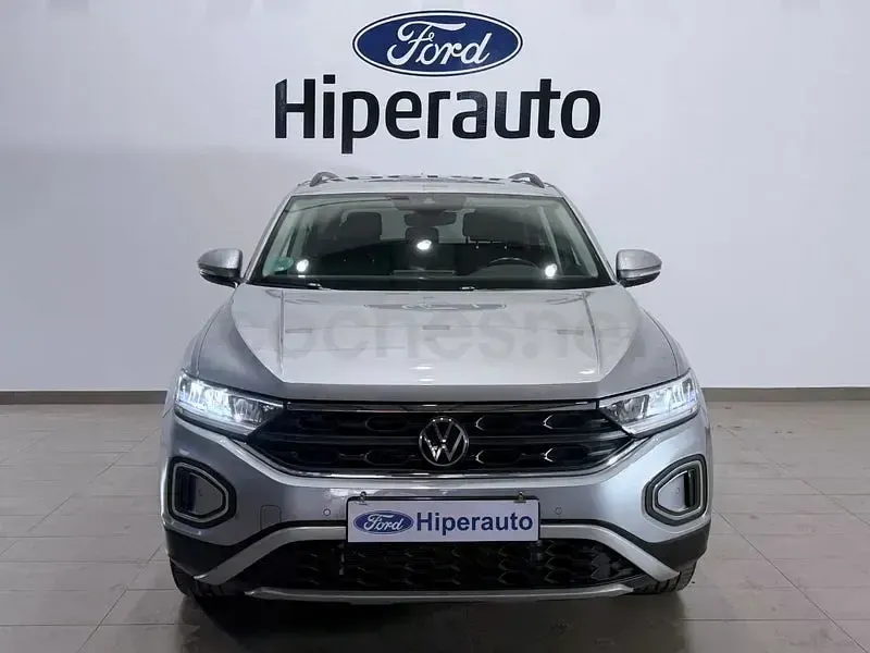 Usado VW T-Roc Life 110 CV (80 kW) 2023 Gris / plata SUV